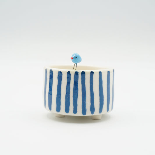 Tazzina "Birds" in ceramica con uccellino – decoro a righe colorate