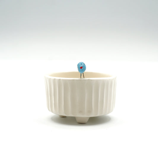 Tazzina "Birds" in ceramica con uccellino – decoro intagliato