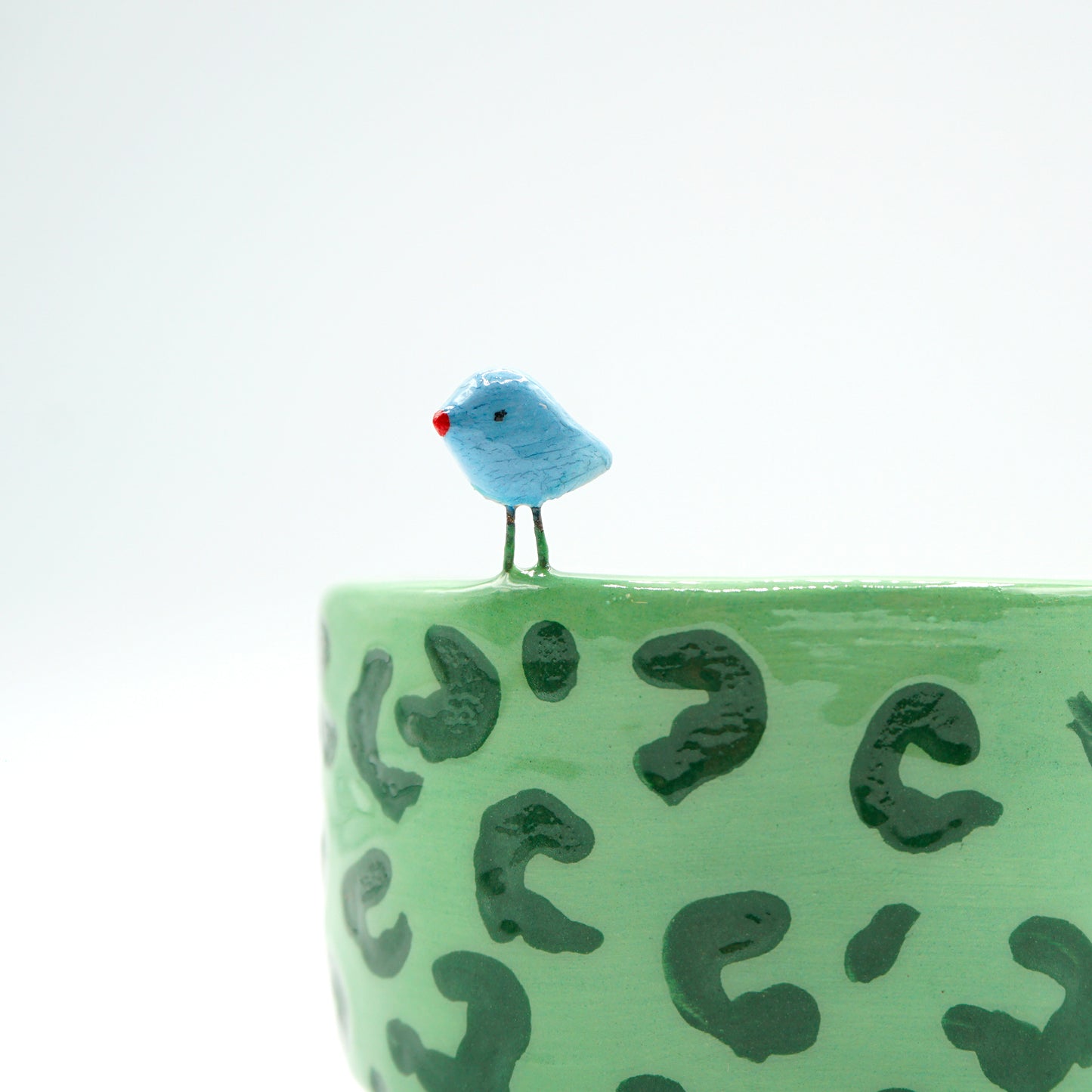 Tazzina “Birds” in ceramica con uccellino - decoro Camouflage