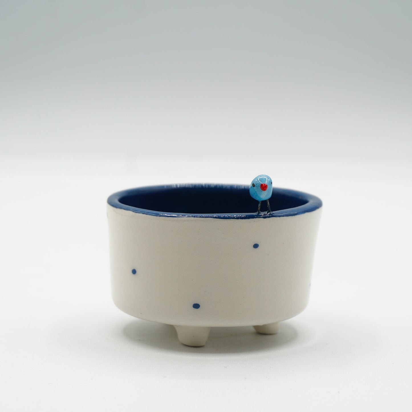 Tazzina “Birds” in ceramica con uccellino - decoro a Pois